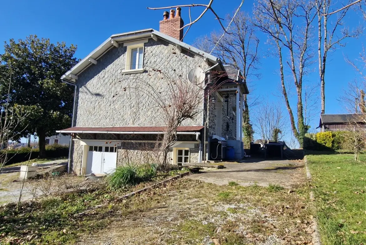 Charmante maison en pierre avec grand jardin à Lubersac, proche commodités 