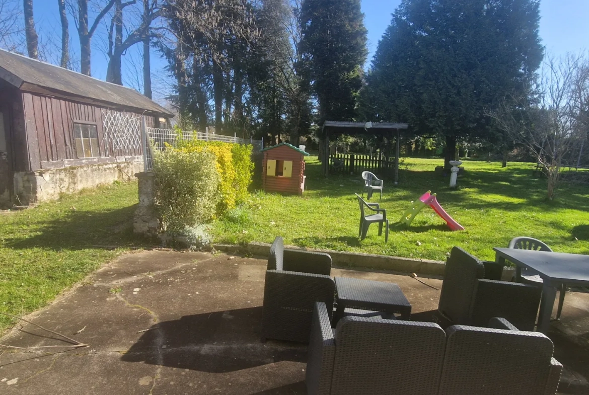 Charmante maison en pierre avec grand jardin à Lubersac, proche commodités 