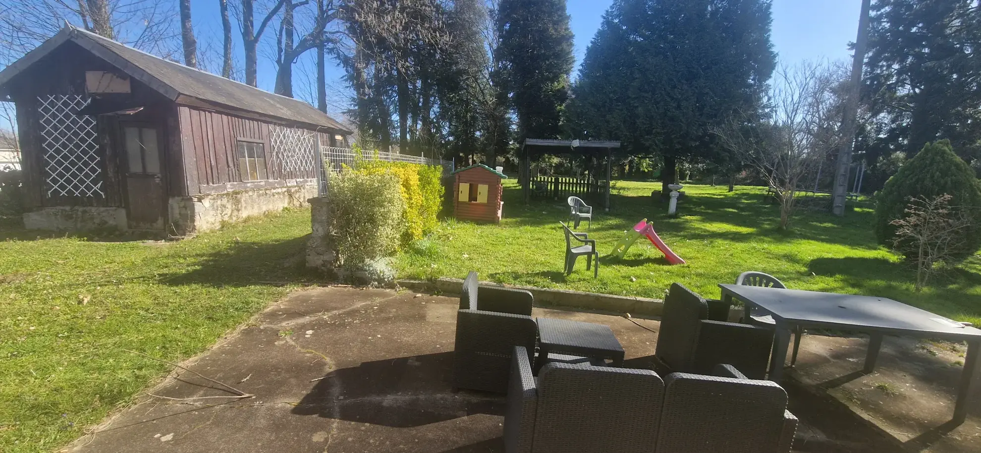 Charmante maison en pierre avec grand jardin à Lubersac, proche commodités 