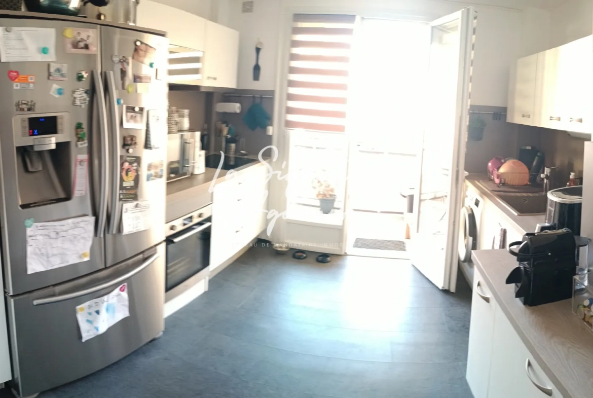 Appartement lumineux de 82m² avec balcon et parking au centre d'Agen 
