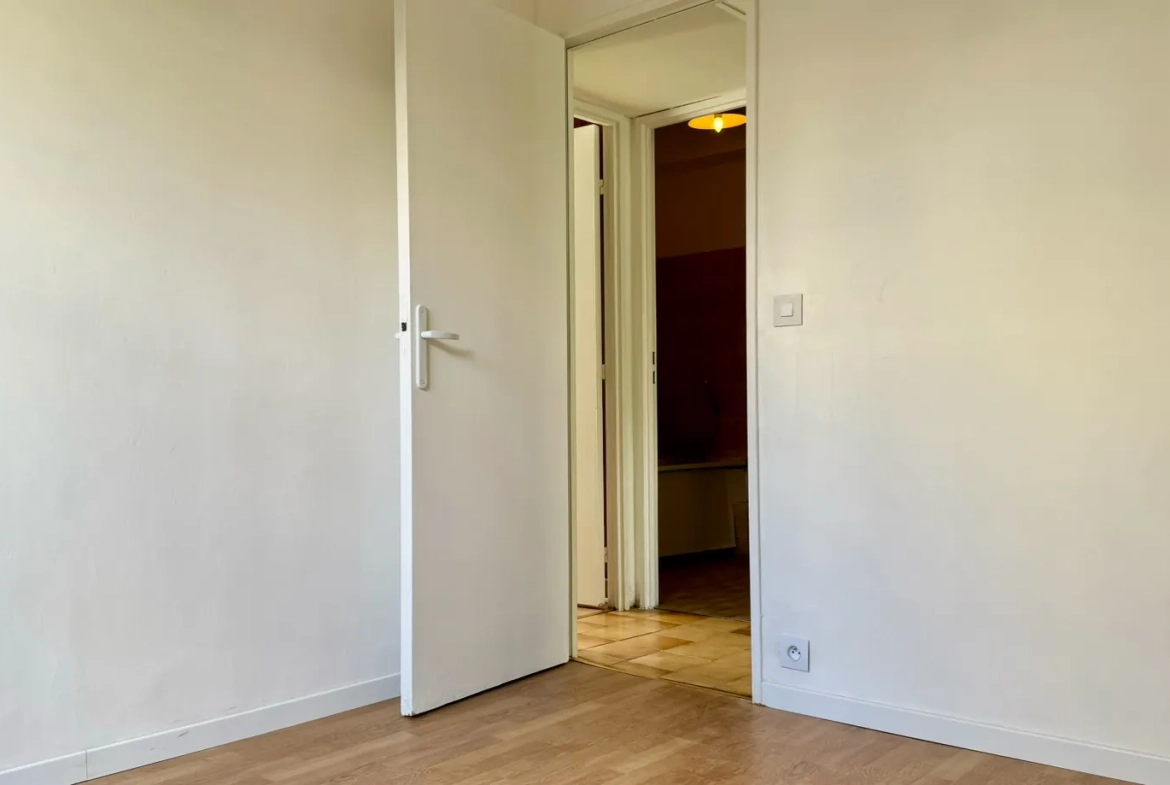 Appartement 3 pièces lumineux de 63 m² à Trappes avec jardin et parking 