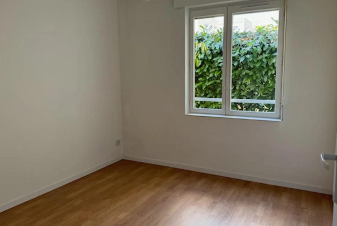 Appartement 3 pièces lumineux de 63 m² à Trappes avec jardin et parking 