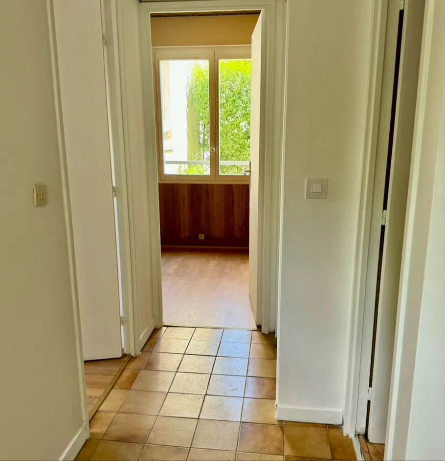 Appartement 3 pièces lumineux de 63 m² à Trappes avec jardin et parking 