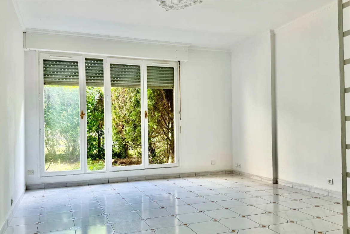 Appartement 3 pièces lumineux de 63 m² à Trappes avec jardin et parking 