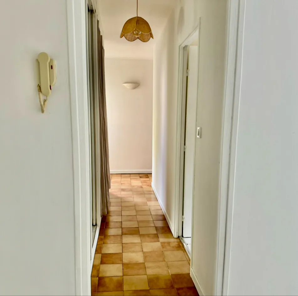 Appartement 3 pièces lumineux de 63 m² à Trappes avec jardin et parking 