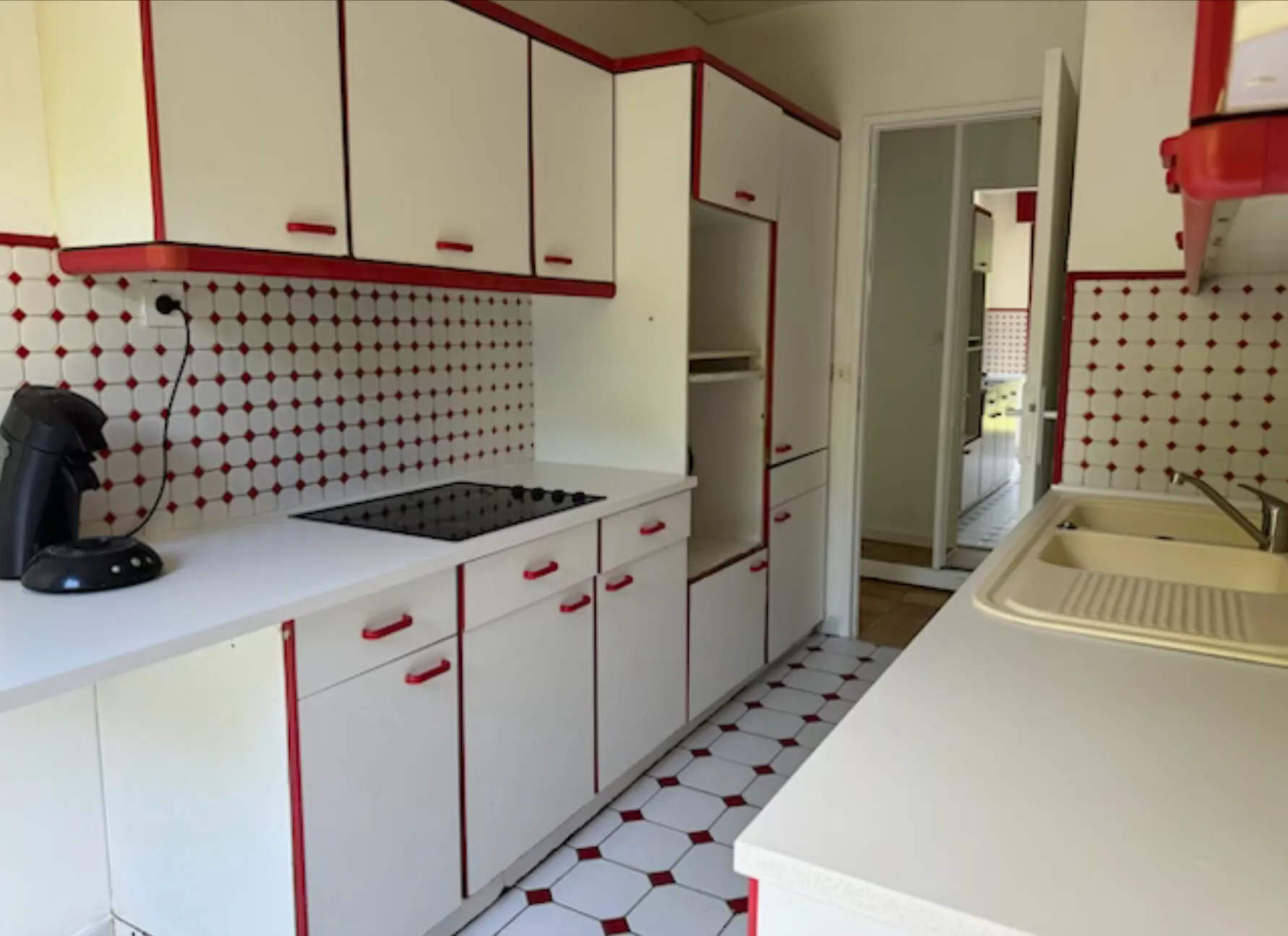 Appartement 3 pièces lumineux de 63 m² à Trappes avec jardin et parking 