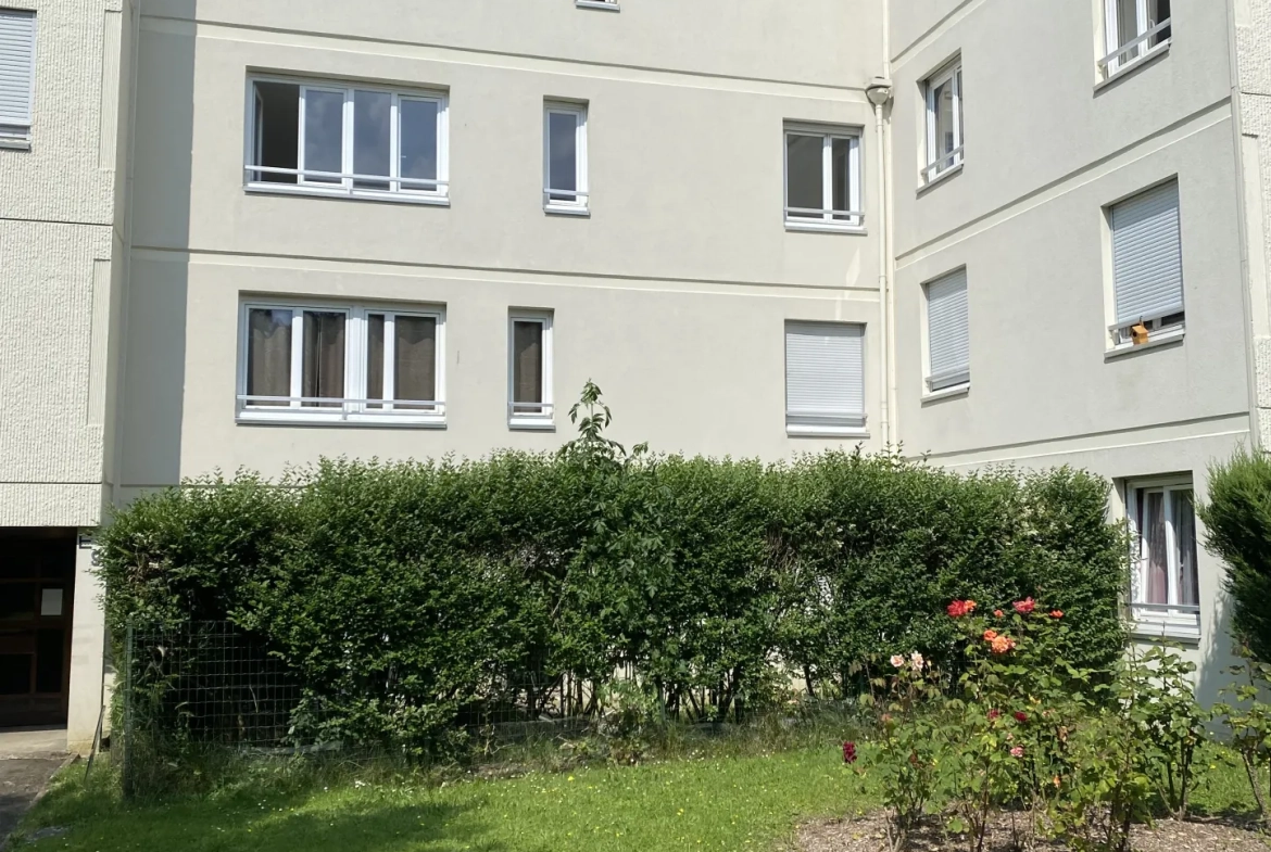 Appartement 3 pièces lumineux de 63 m² à Trappes avec jardin et parking 
