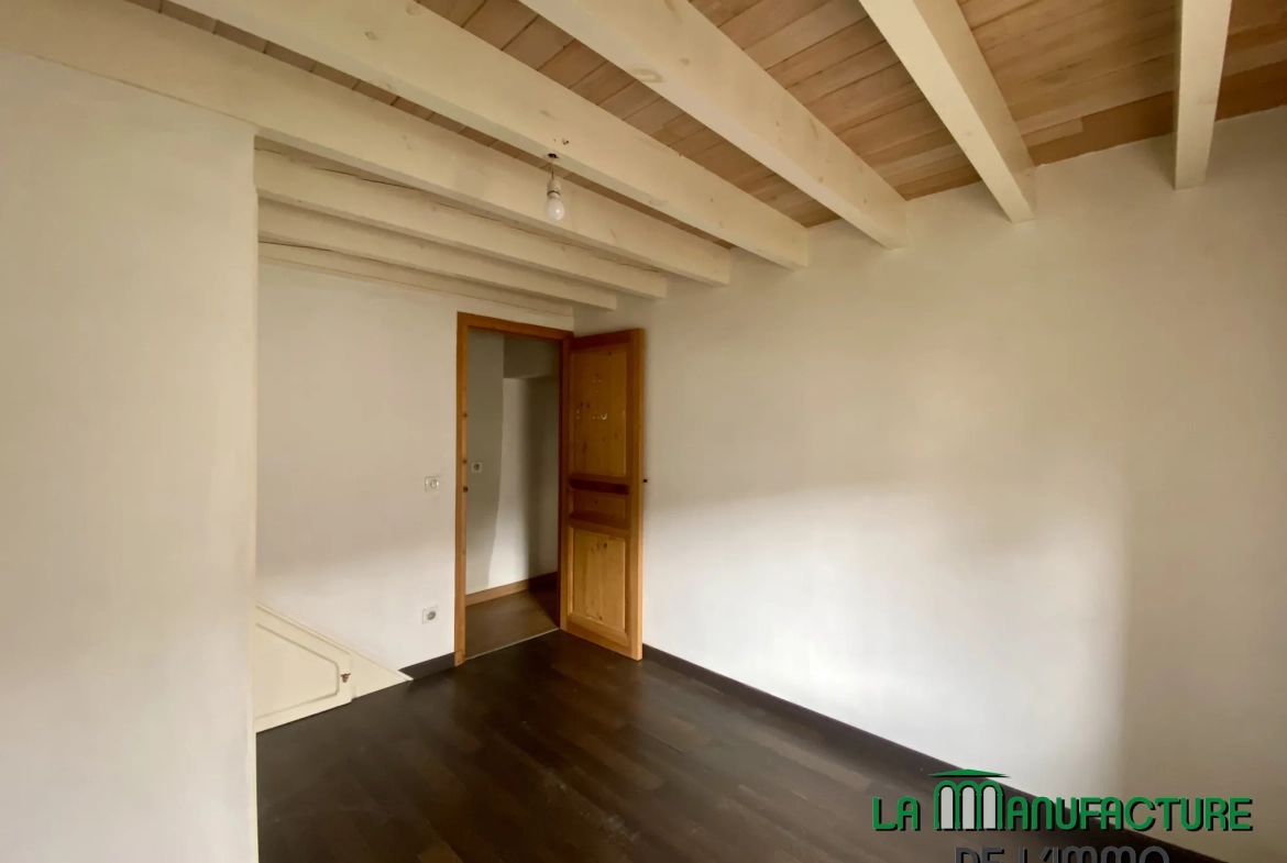 Maison individuelle à Bussy Albieux avec dépendances et terrain clos - Résidence calme 