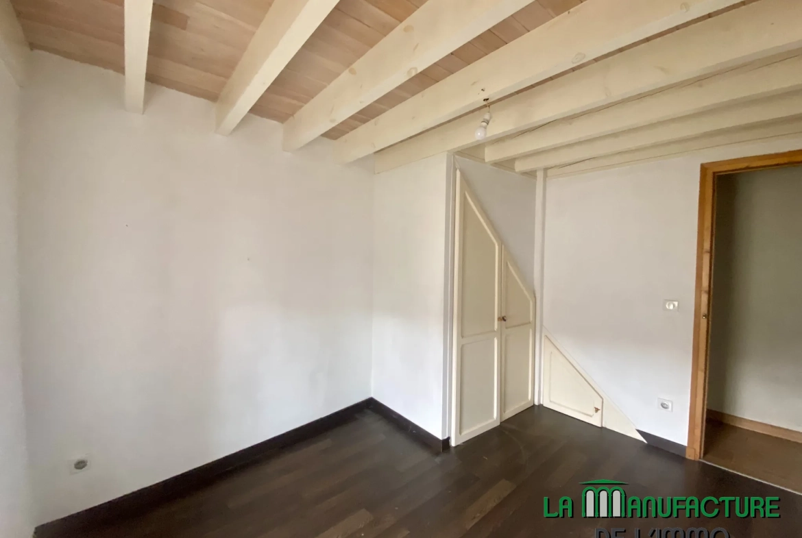 Maison individuelle à Bussy Albieux avec dépendances et terrain clos - Résidence calme 
