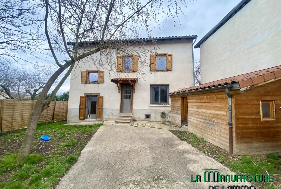 Maison individuelle à Bussy Albieux avec dépendances et terrain clos - Résidence calme 