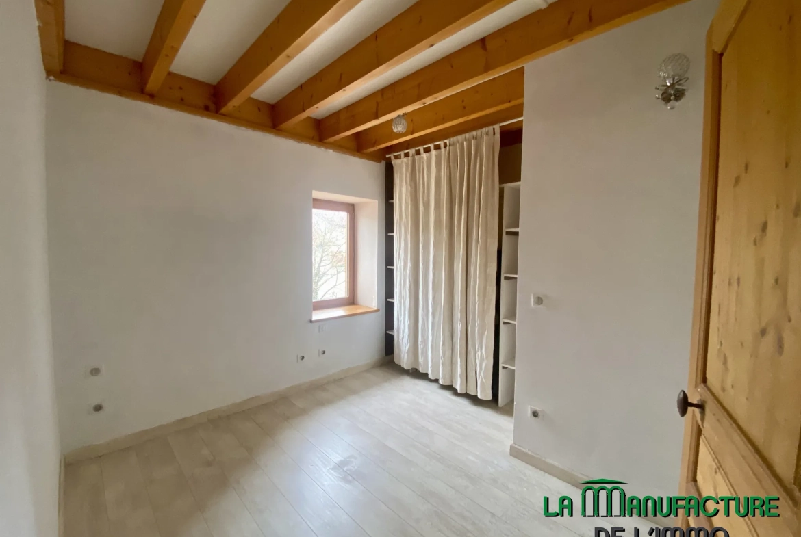 Maison individuelle à Bussy Albieux avec dépendances et terrain clos - Résidence calme 