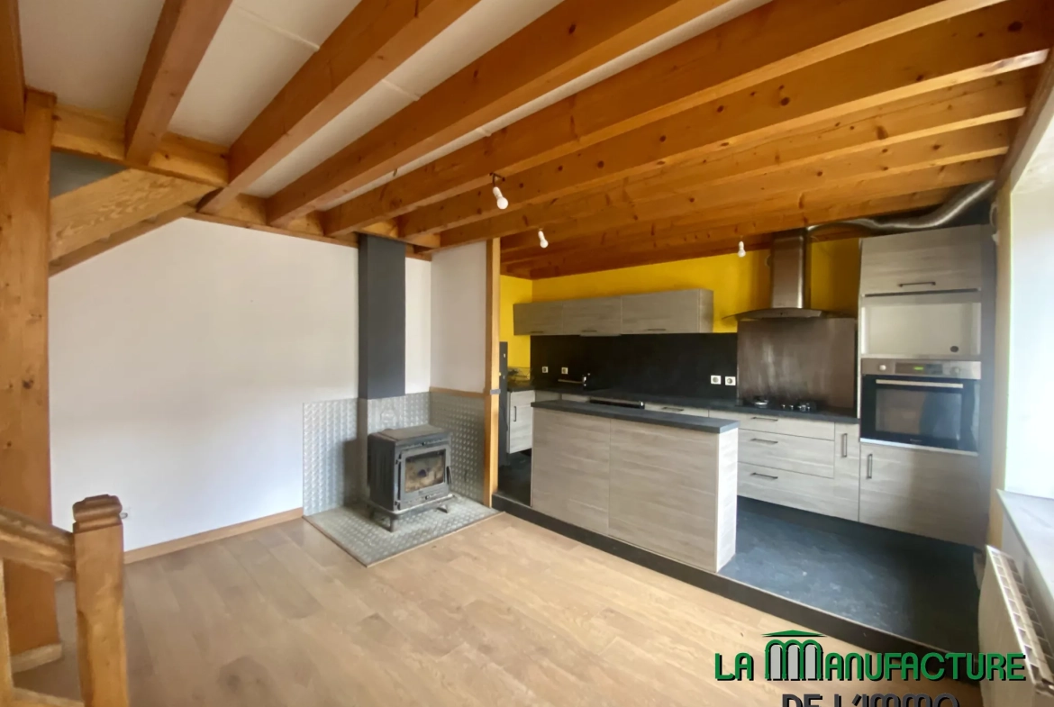 Maison individuelle à Bussy Albieux avec dépendances et terrain clos - Résidence calme 
