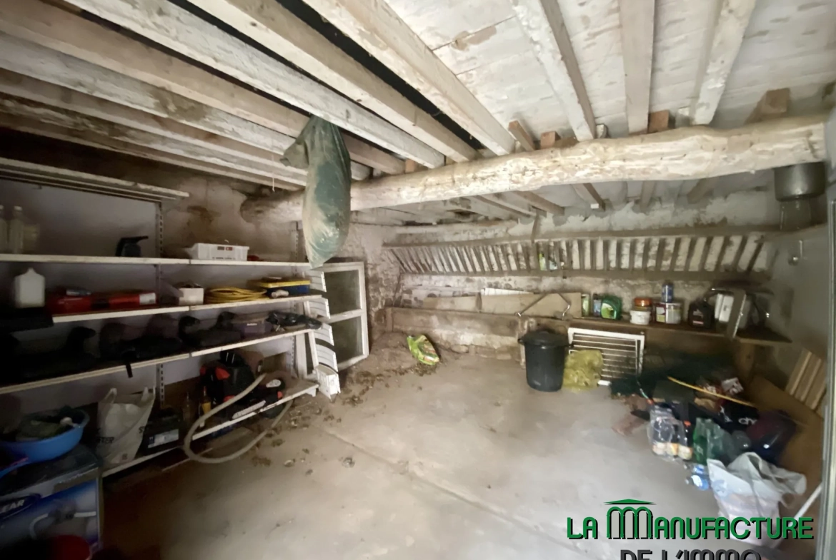 Maison individuelle à Bussy Albieux avec dépendances et terrain clos - Résidence calme 