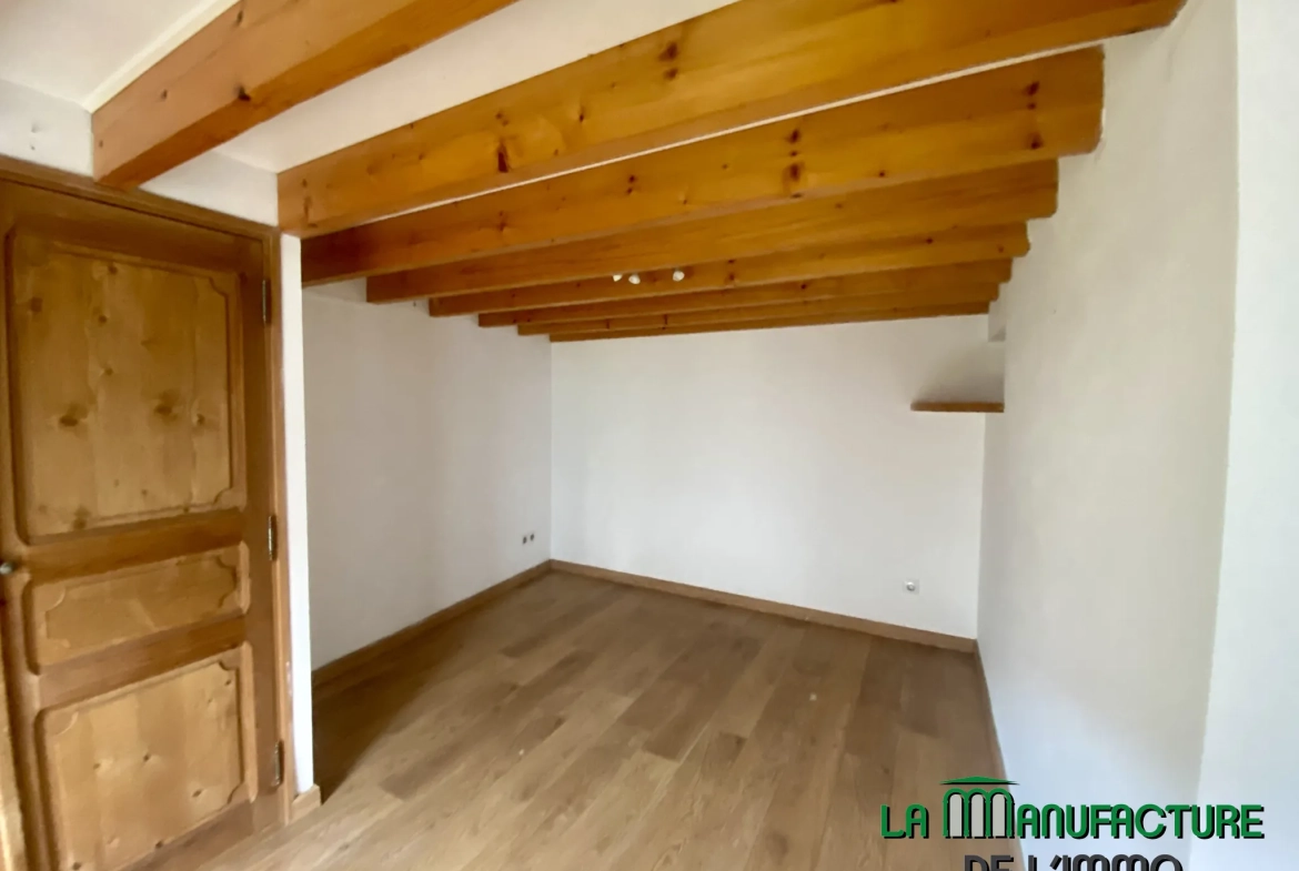 Maison individuelle à Bussy Albieux avec dépendances et terrain clos - Résidence calme 