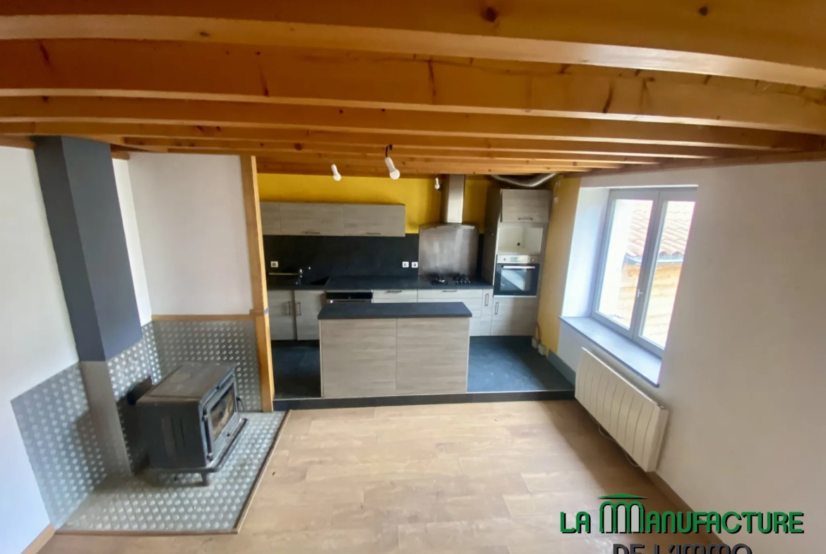 Maison individuelle à Bussy Albieux avec dépendances et terrain clos - Résidence calme 