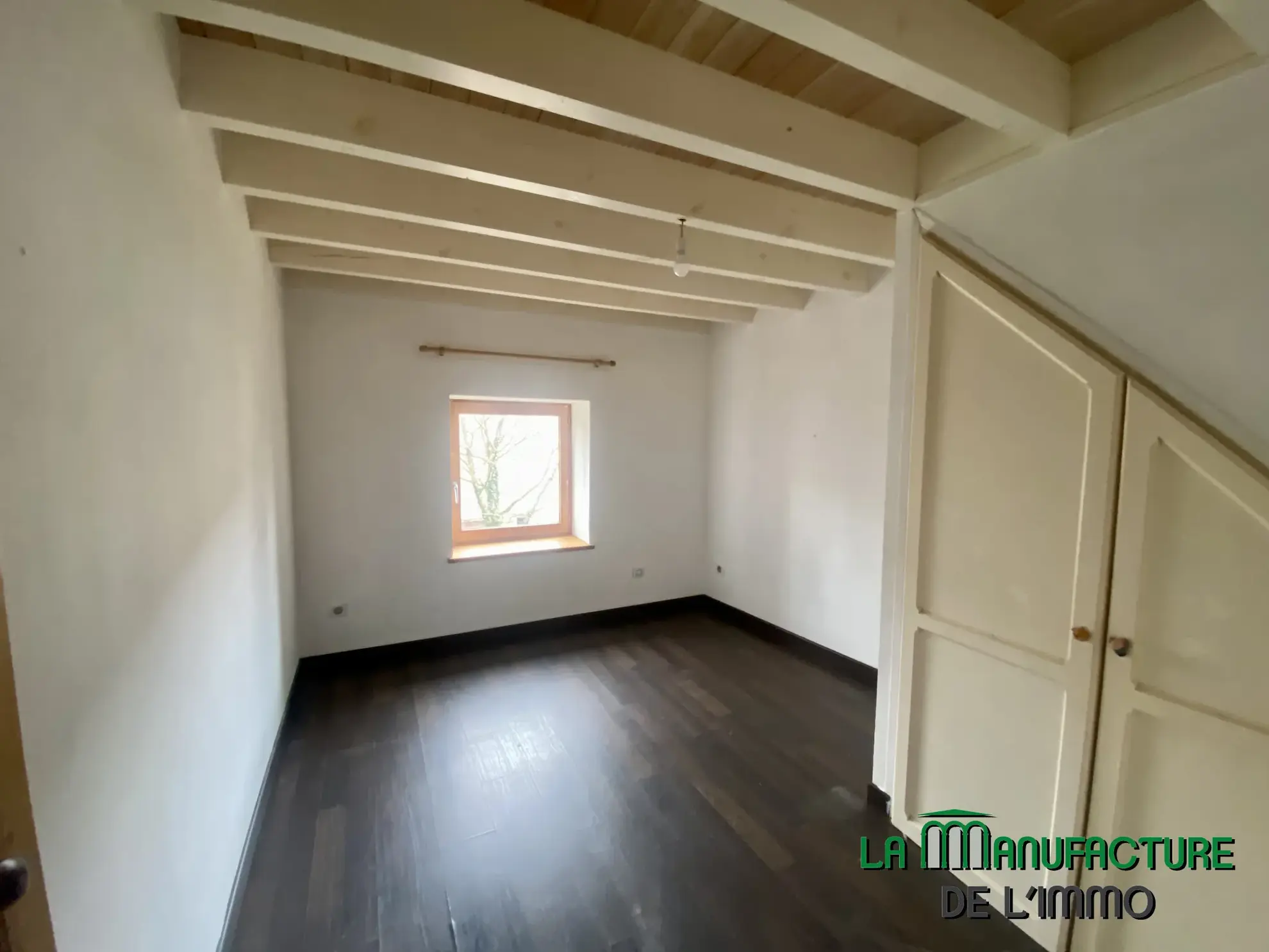Maison individuelle à Bussy Albieux avec dépendances et terrain clos - Résidence calme 
