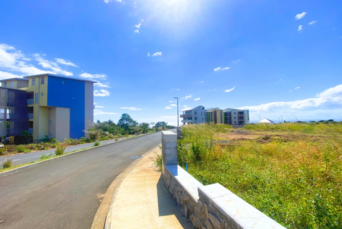 Terrain constructible de 298 m² à Sainte-Marie proche Beauséjour 