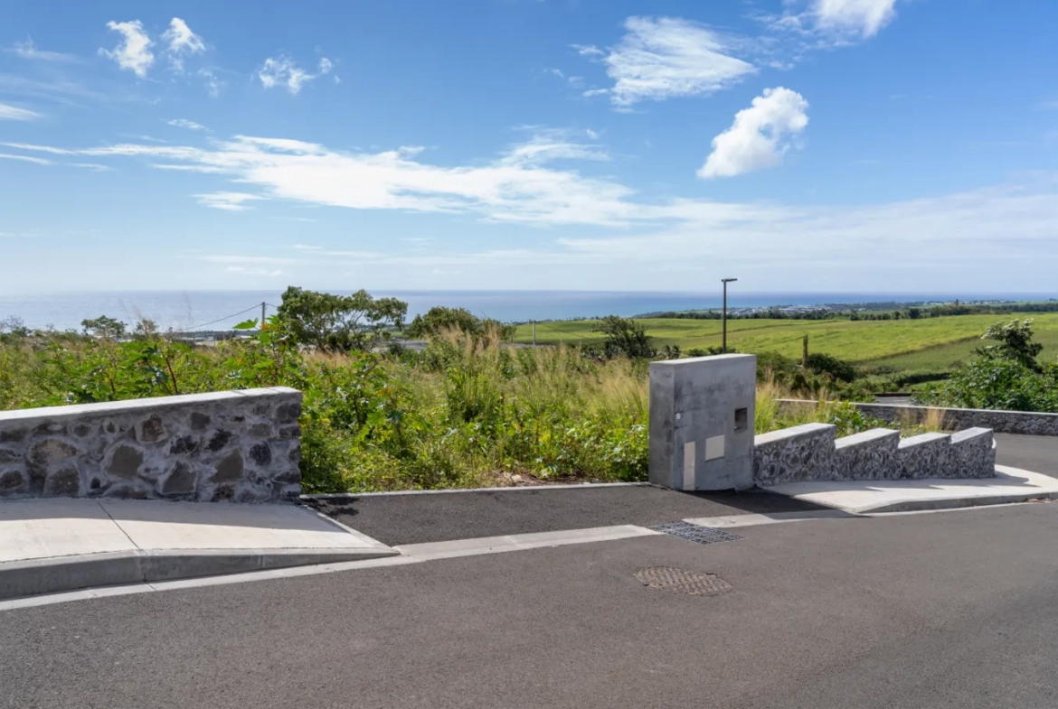 Terrain constructible de 298 m² à Sainte-Marie proche Beauséjour 