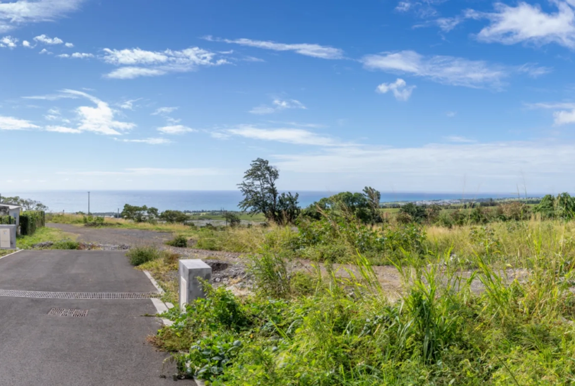 Terrain constructible de 298 m² à Sainte-Marie proche Beauséjour 