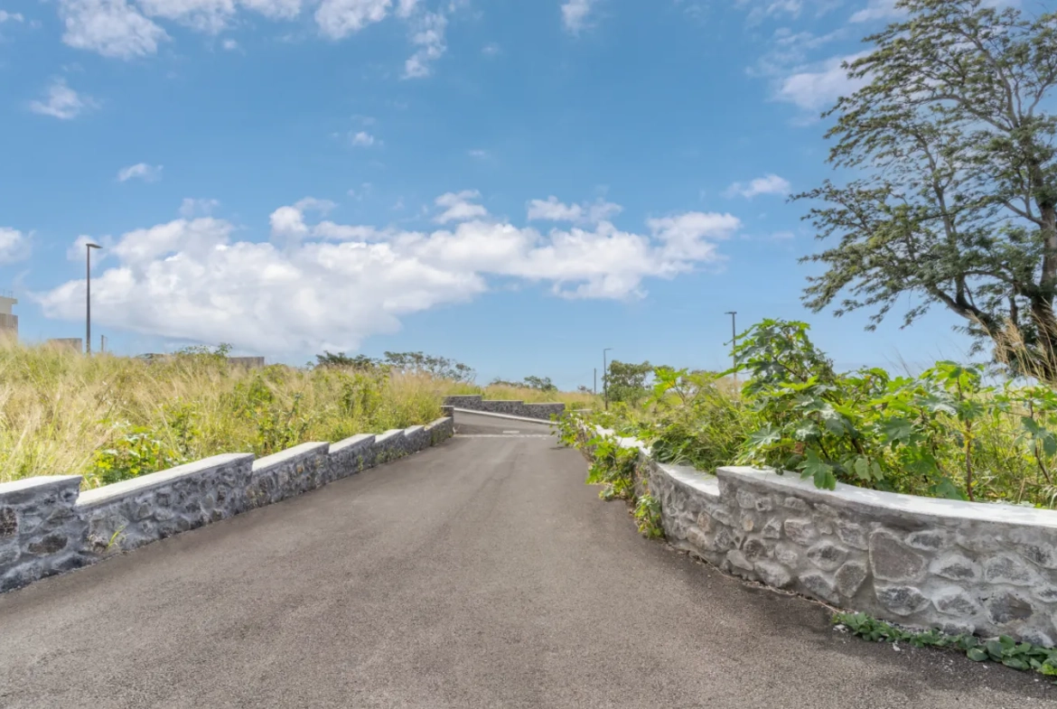 Terrain constructible de 298 m² à Sainte-Marie proche Beauséjour 