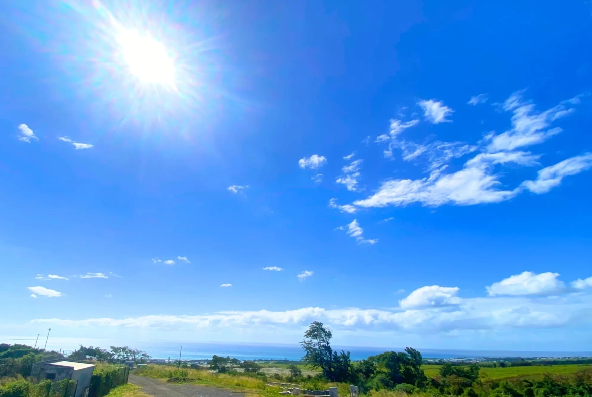 Terrain constructible de 298 m² à Sainte-Marie proche Beauséjour 