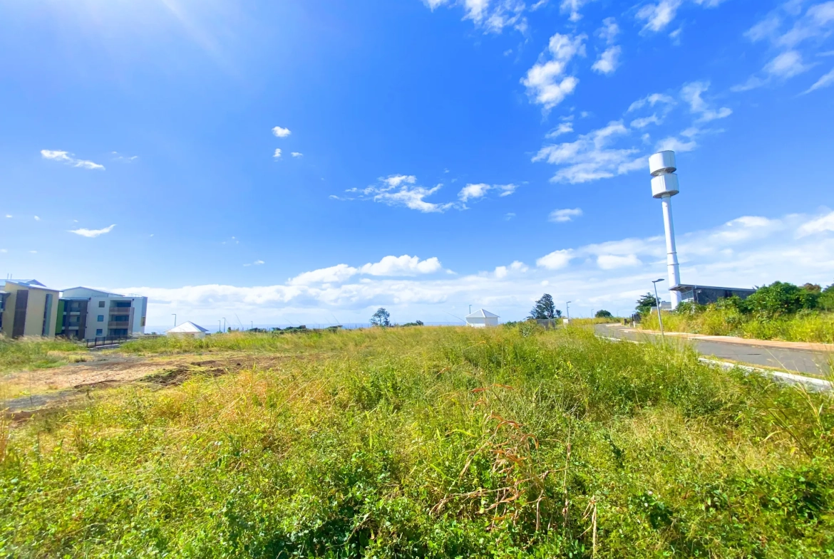 Terrain constructible de 298 m² à Sainte-Marie proche Beauséjour 