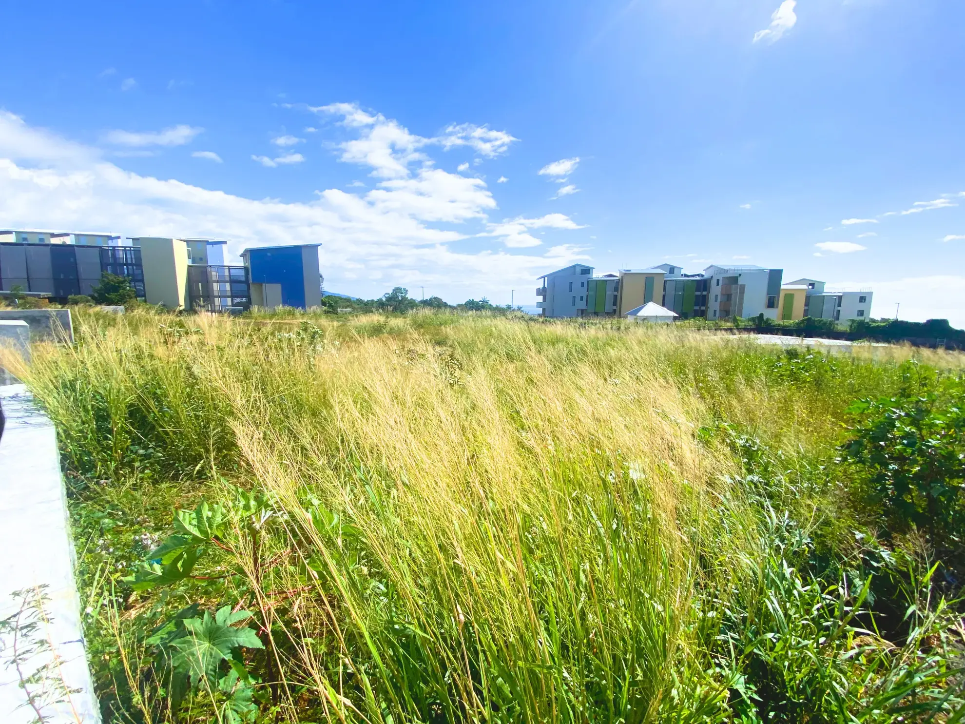 Terrain constructible de 298 m² à Sainte-Marie proche Beauséjour 