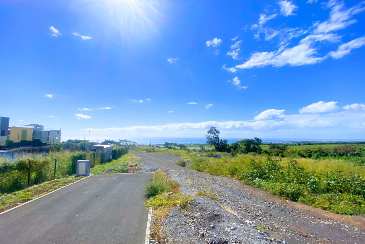 Terrain constructible de 298 m² à Sainte-Marie proche Beauséjour 