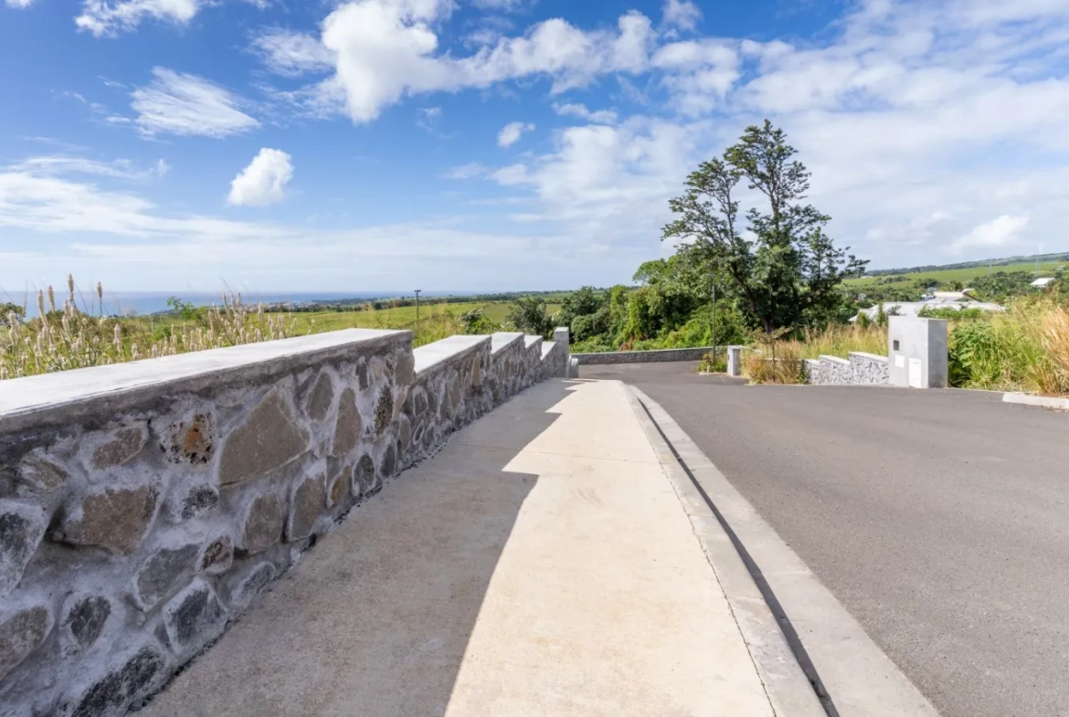 Terrain constructible de 298 m² à Sainte-Marie proche Beauséjour 