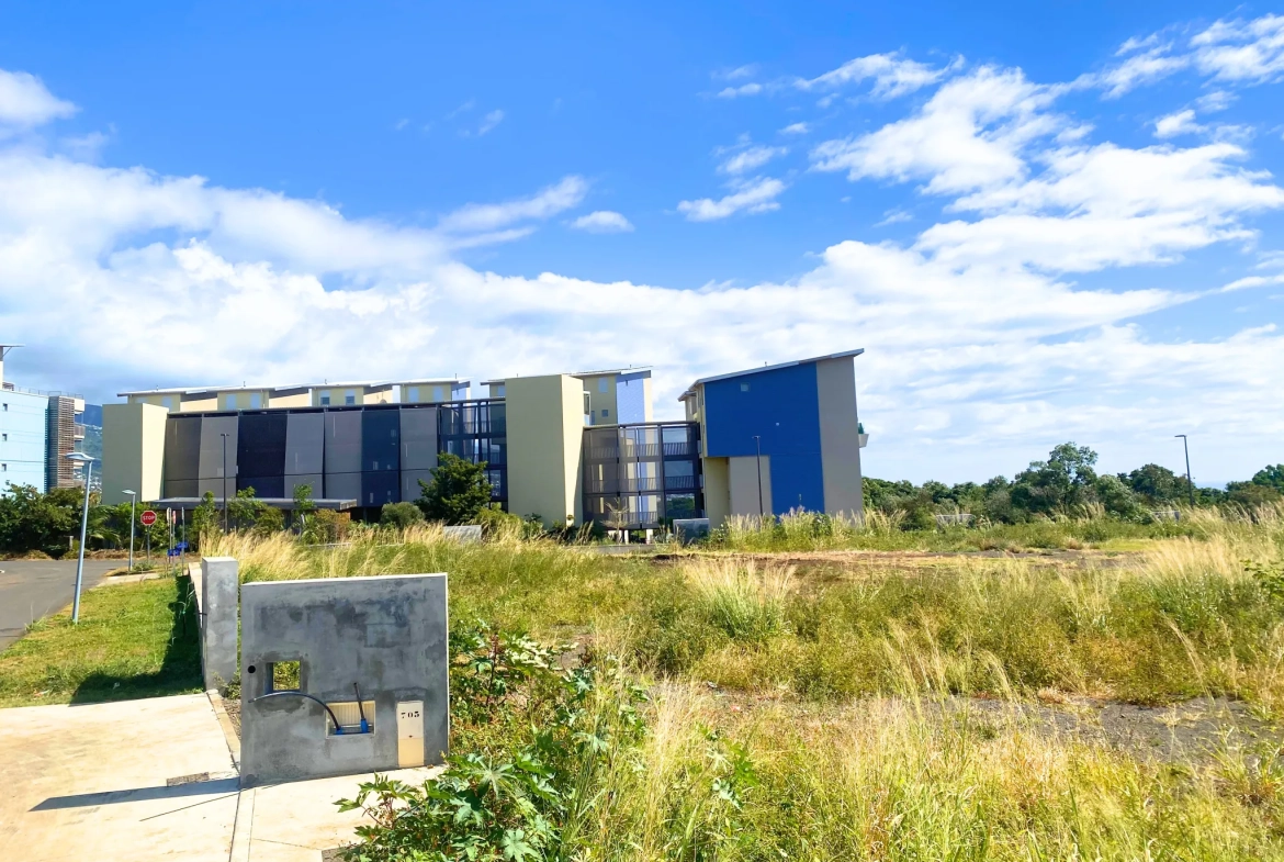 Terrain constructible de 298 m² à Sainte-Marie proche Beauséjour 