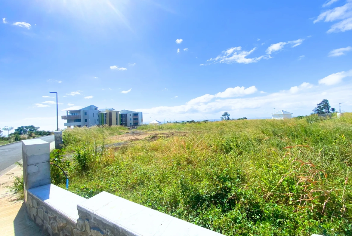 Terrain constructible de 298 m² à Sainte-Marie proche Beauséjour 