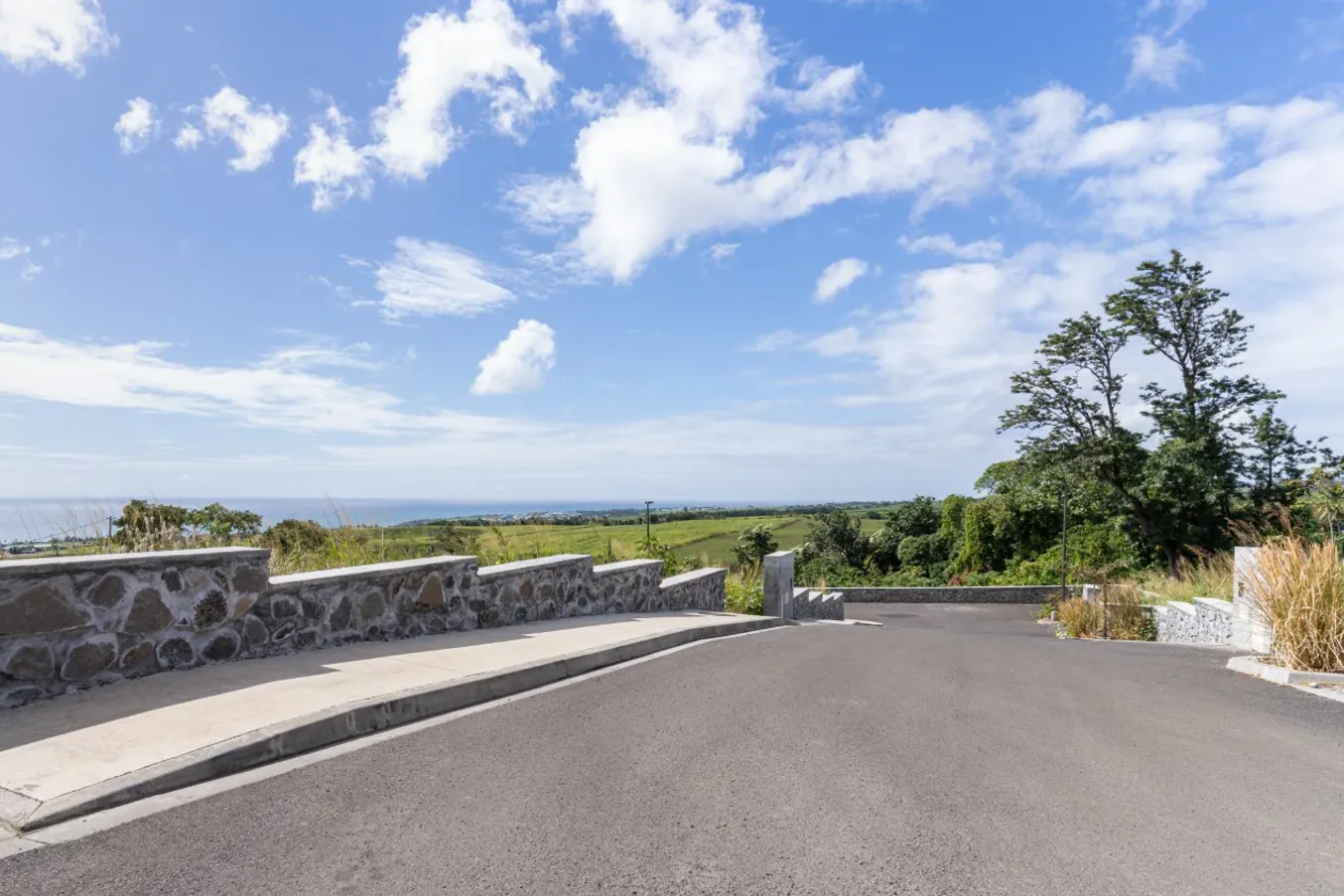 Terrain constructible de 298 m² à Sainte-Marie proche Beauséjour 