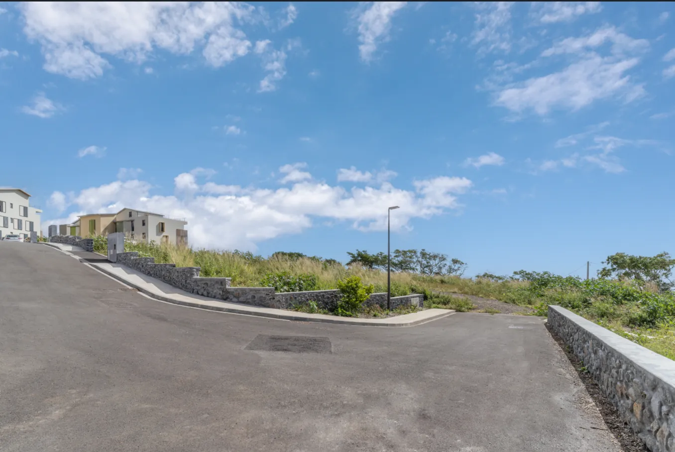 Terrain constructible de 298 m² à Sainte-Marie proche Beauséjour 