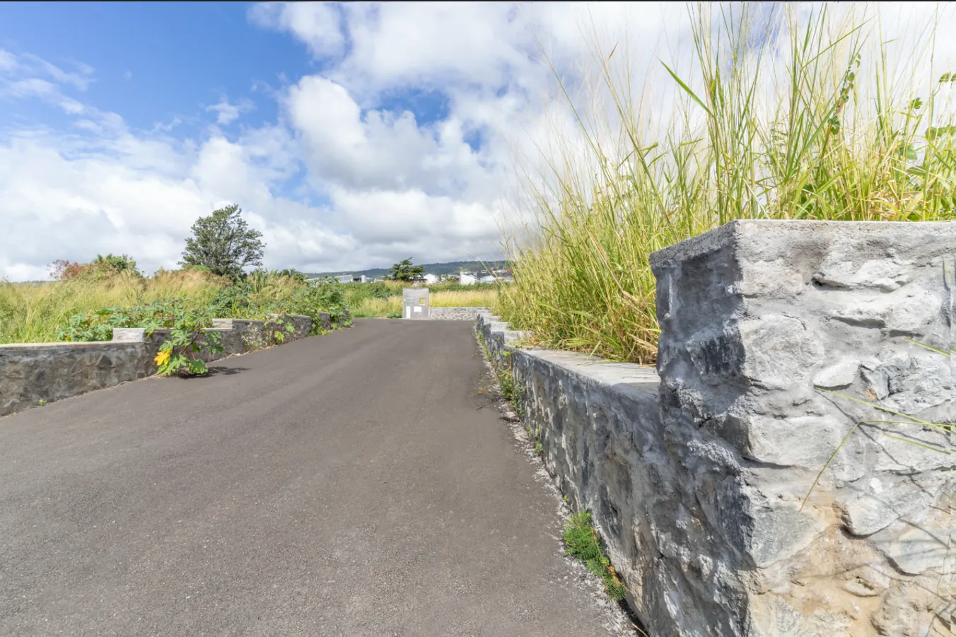 Terrain constructible de 298 m² à Sainte-Marie proche Beauséjour 