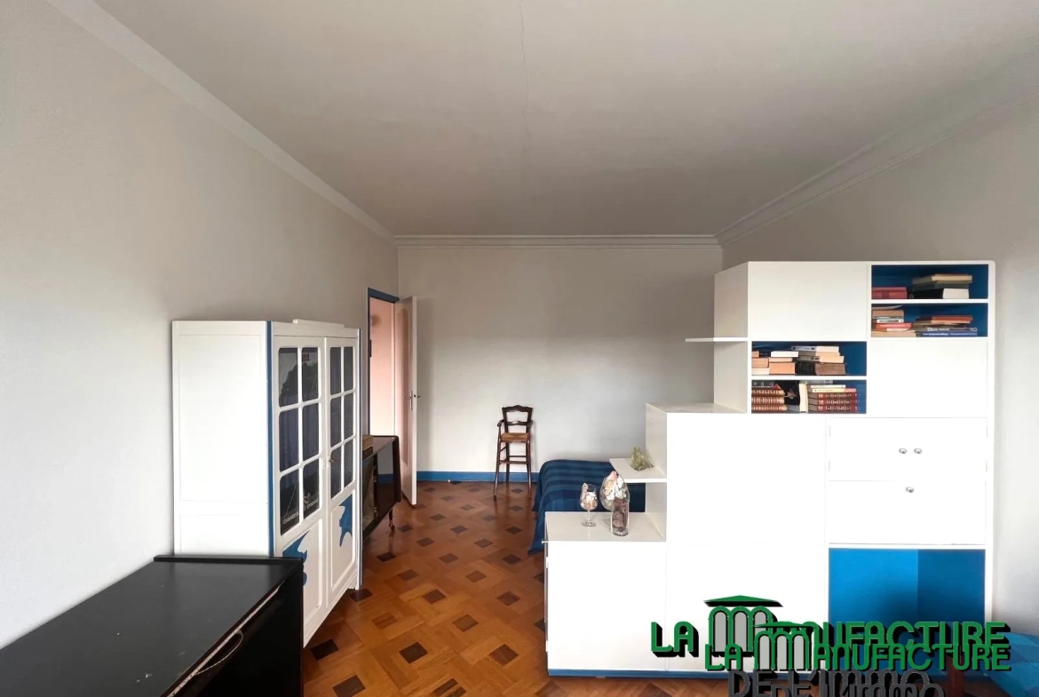 Appartement F5 lumineux avec balcons, cave et garage à Saint-Étienne Montieau 