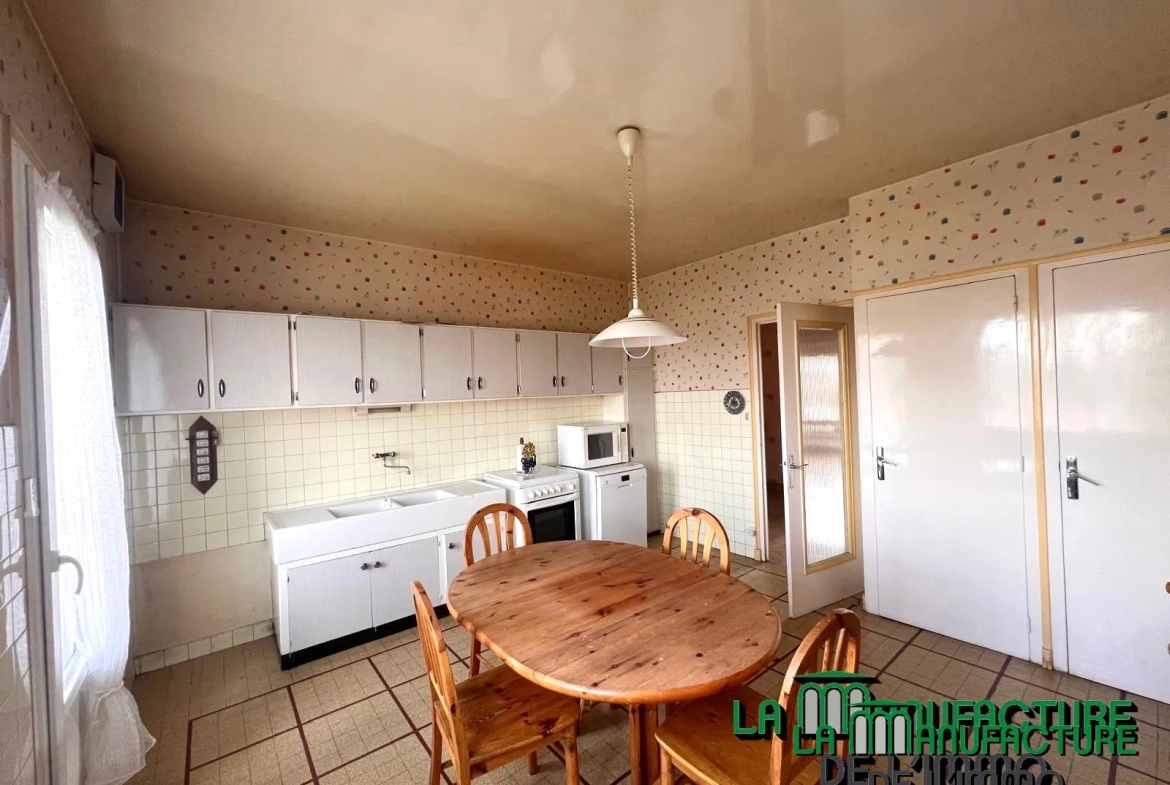 Appartement F5 lumineux avec balcons, cave et garage à Saint-Étienne Montieau 