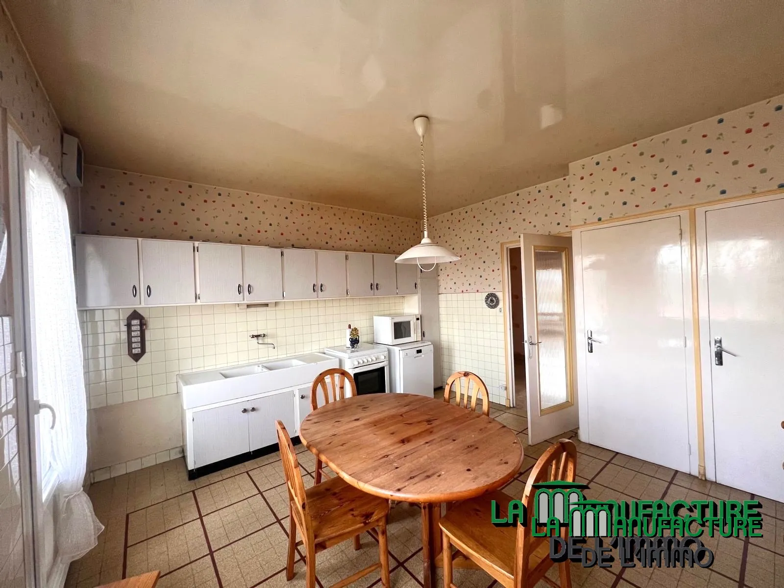 Appartement F5 lumineux avec balcons, cave et garage à Saint-Étienne Montieau 