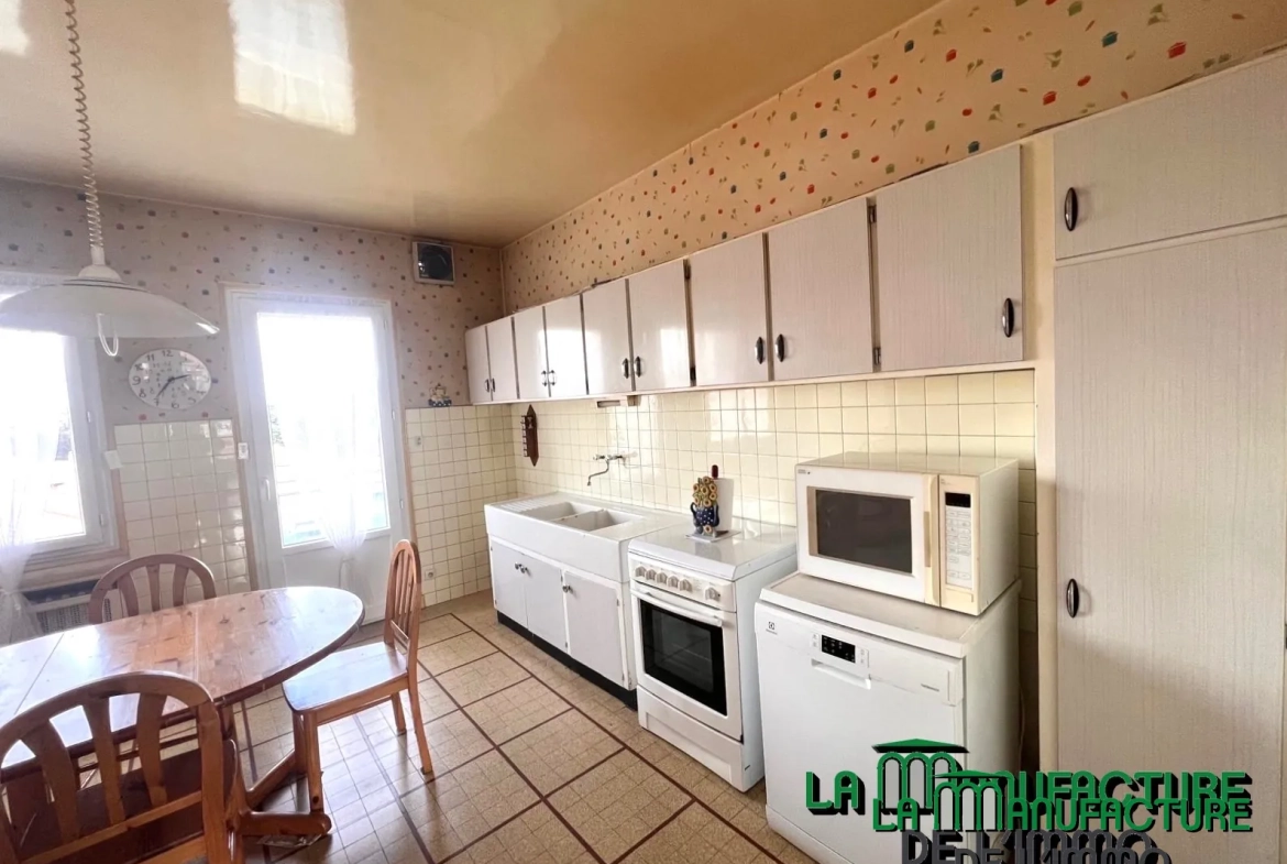 Appartement F5 lumineux avec balcons, cave et garage à Saint-Étienne Montieau 