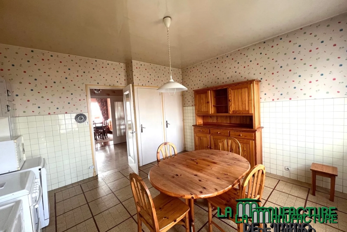 Appartement F5 lumineux avec balcons, cave et garage à Saint-Étienne Montieau 