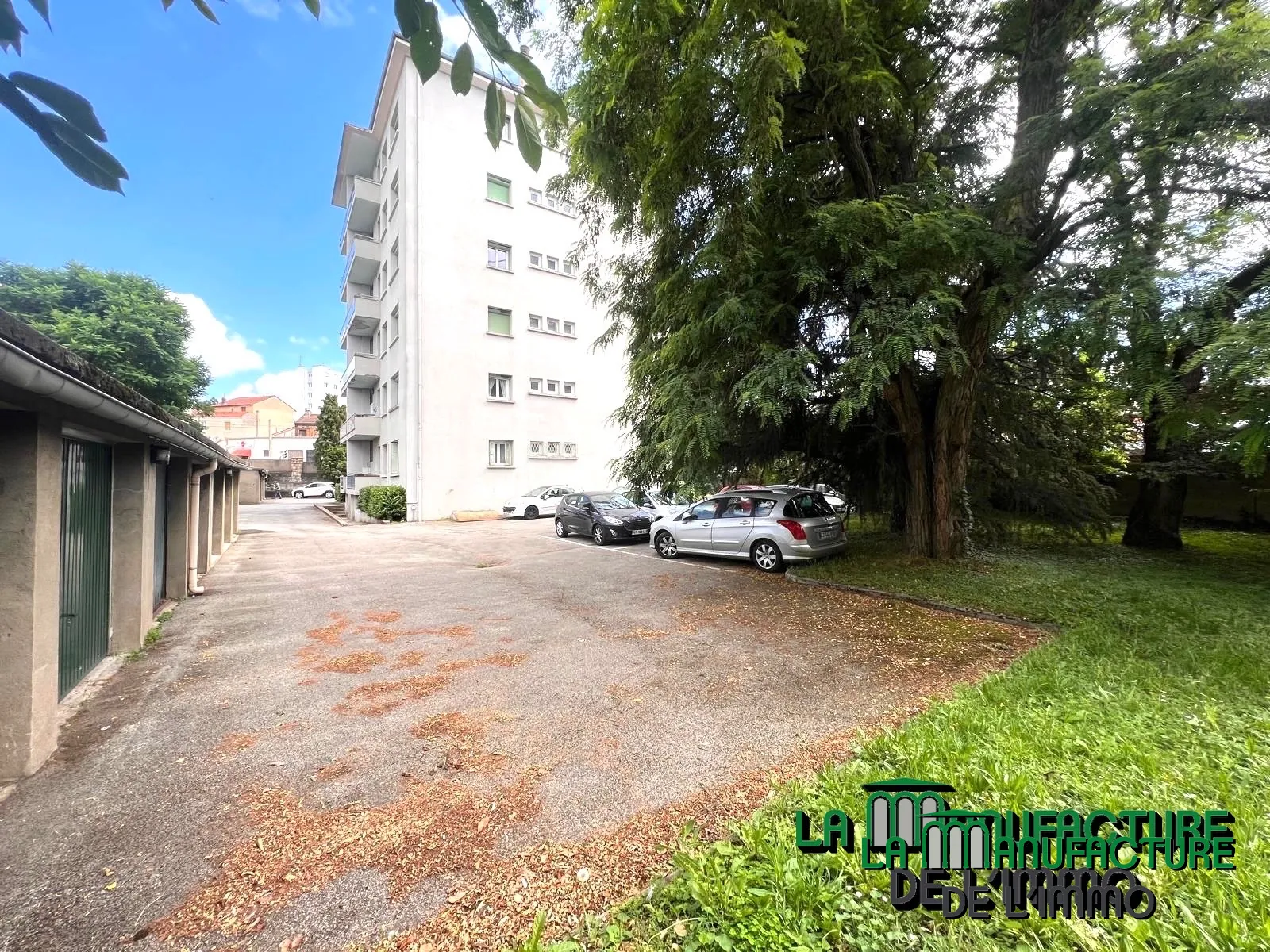 Appartement F5 lumineux avec balcons, cave et garage à Saint-Étienne Montieau 