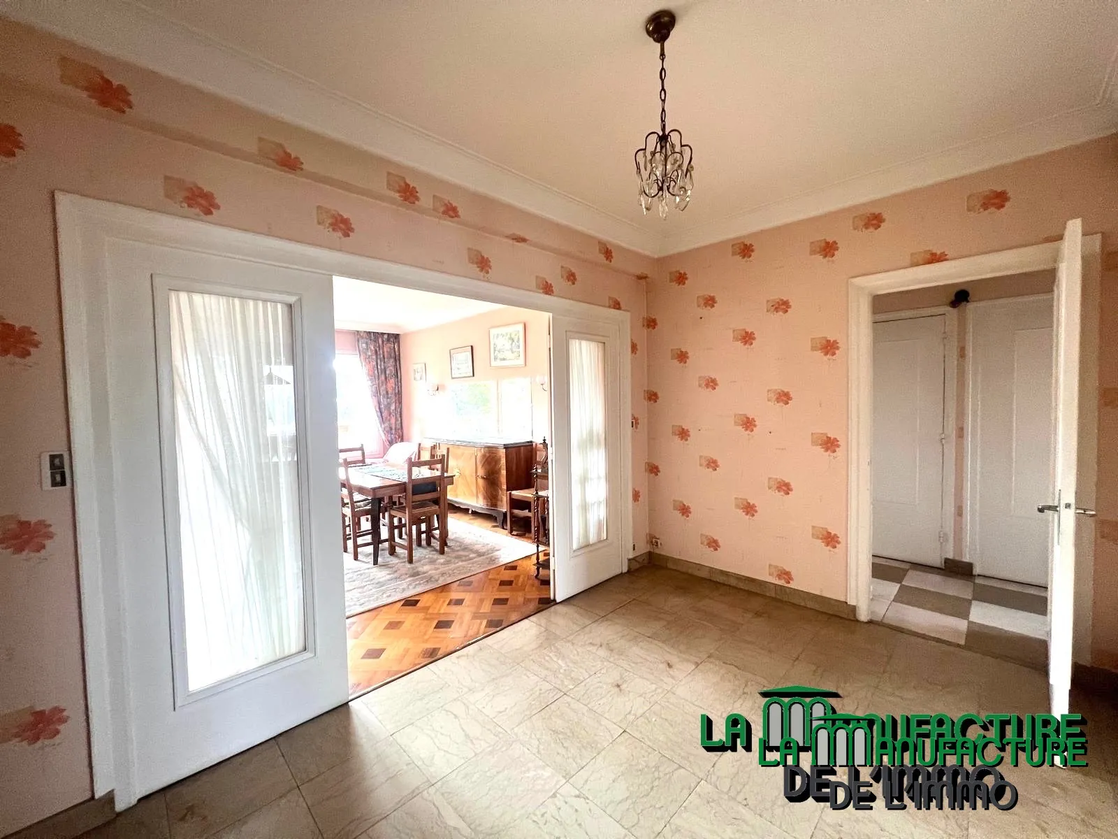 Appartement F5 lumineux avec balcons, cave et garage à Saint-Étienne Montieau 