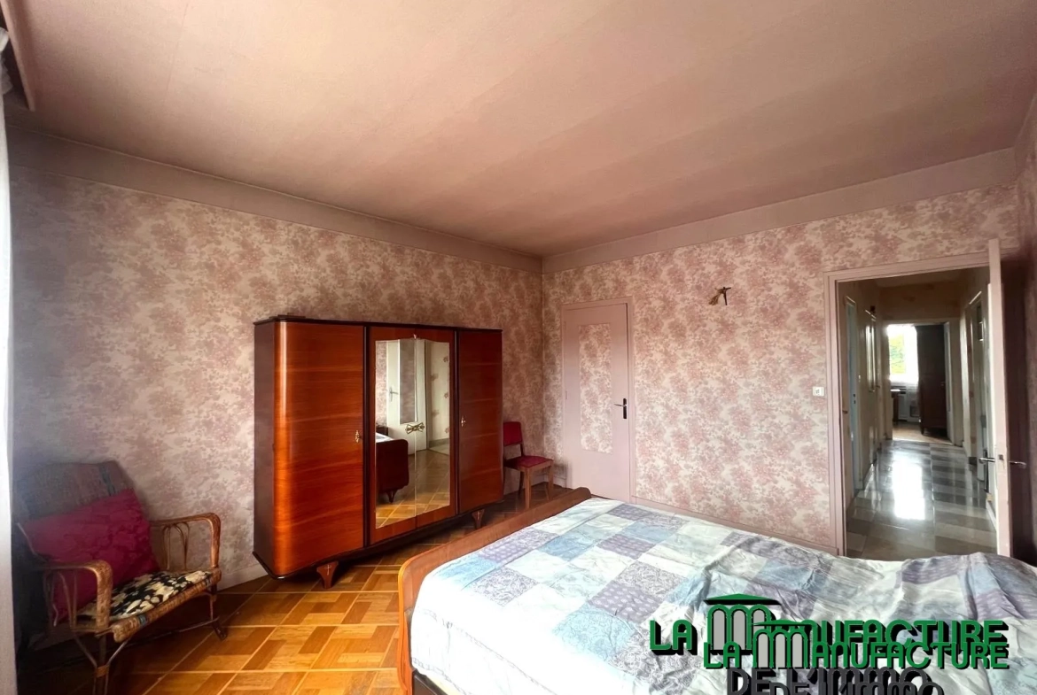 Appartement F5 lumineux avec balcons, cave et garage à Saint-Étienne Montieau 