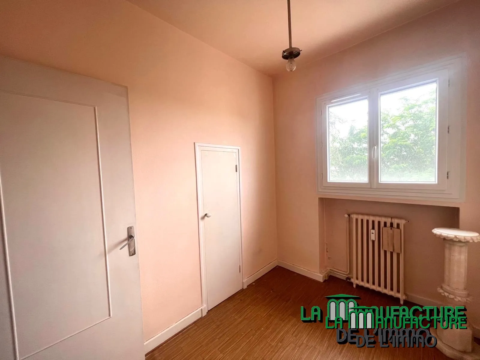 Appartement F5 lumineux avec balcons, cave et garage à Saint-Étienne Montieau 