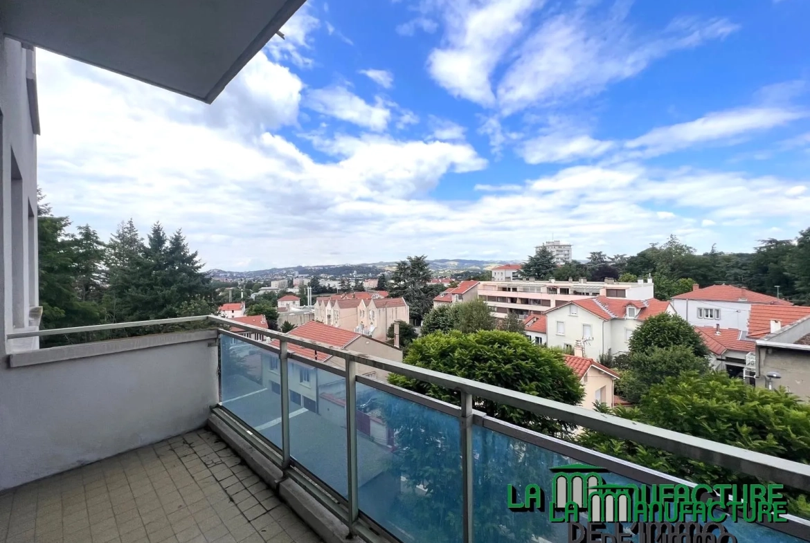 Appartement F5 lumineux avec balcons, cave et garage à Saint-Étienne Montieau 