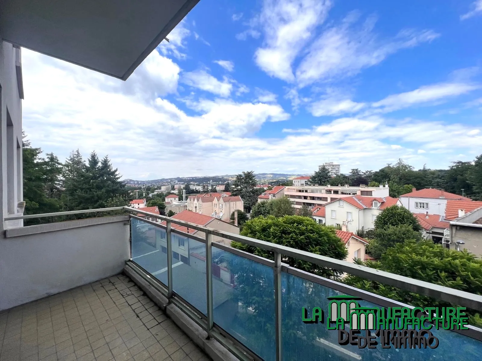 Appartement F5 lumineux avec balcons, cave et garage à Saint-Étienne Montieau 