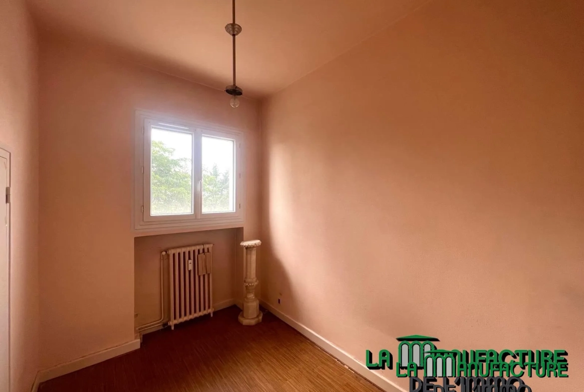 Appartement F5 lumineux avec balcons, cave et garage à Saint-Étienne Montieau 