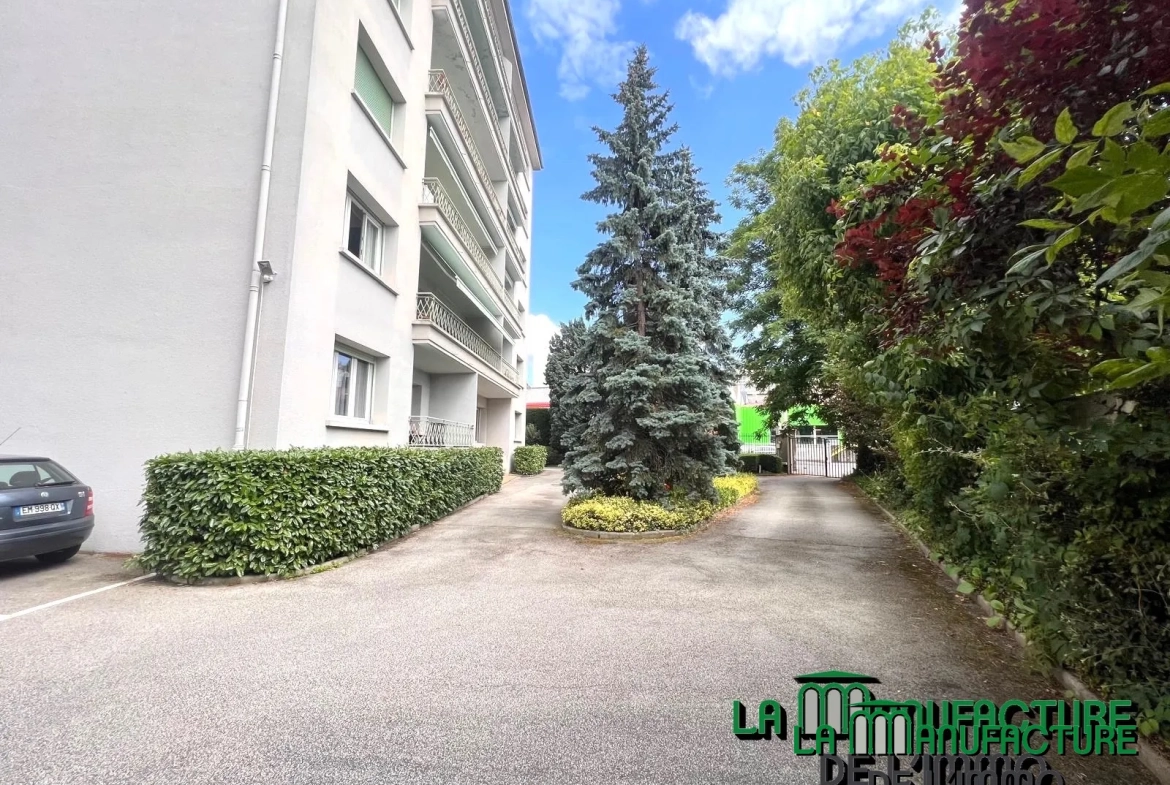 Appartement F5 lumineux avec balcons, cave et garage à Saint-Étienne Montieau 