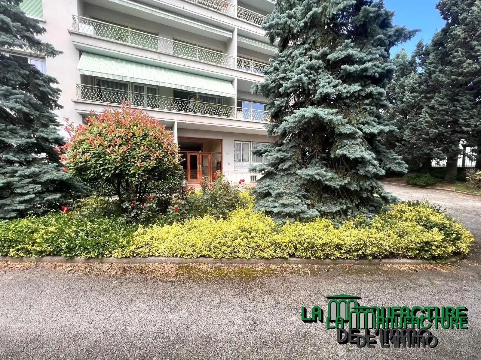 Appartement F5 lumineux avec balcons, cave et garage à Saint-Étienne Montieau 