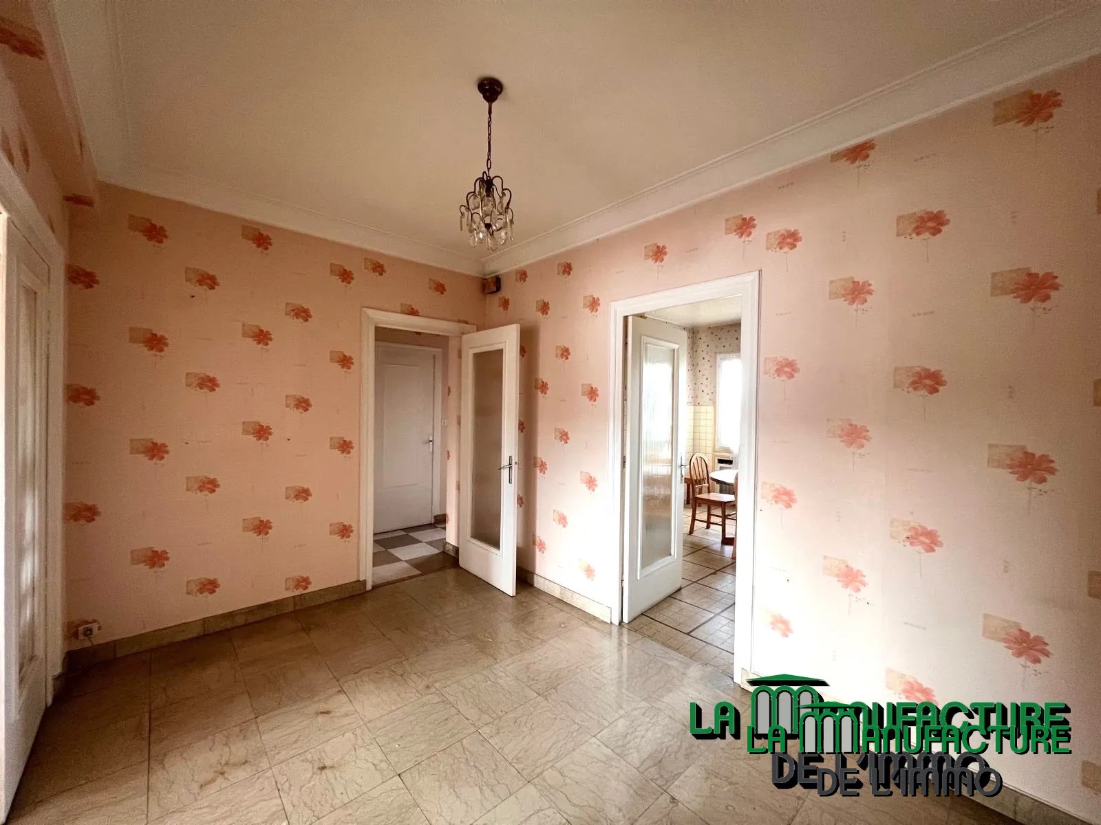 Appartement F5 lumineux avec balcons, cave et garage à Saint-Étienne Montieau 
