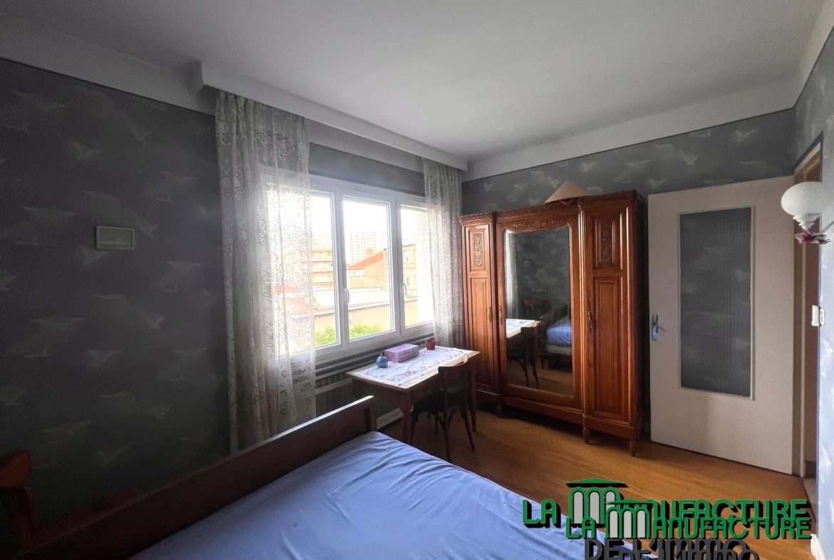 Appartement F5 lumineux avec balcons, cave et garage à Saint-Étienne Montieau 